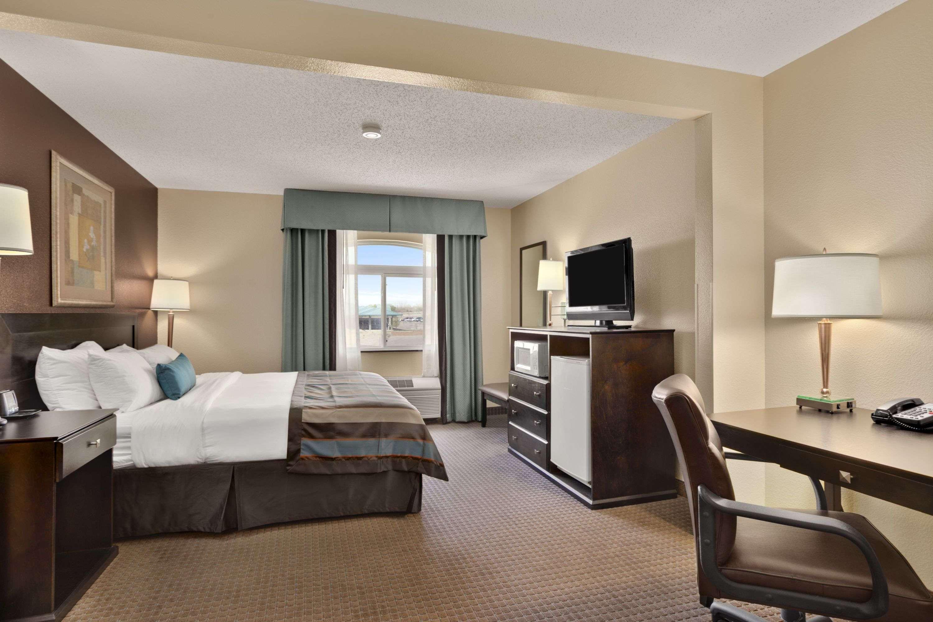 Wingate By Wyndham Pueblo Hotel Exterior photo