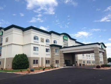 Wingate By Wyndham Pueblo Hotel Exterior photo
