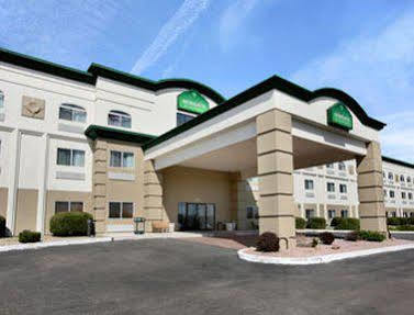 Wingate By Wyndham Pueblo Hotel Exterior photo